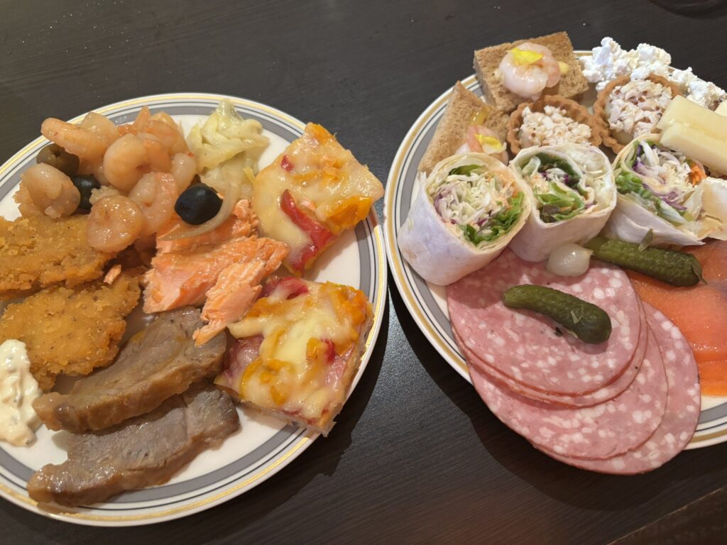シェラトングランデトーキョーベイのクラブラウンジ。カクテルタイムのごはん