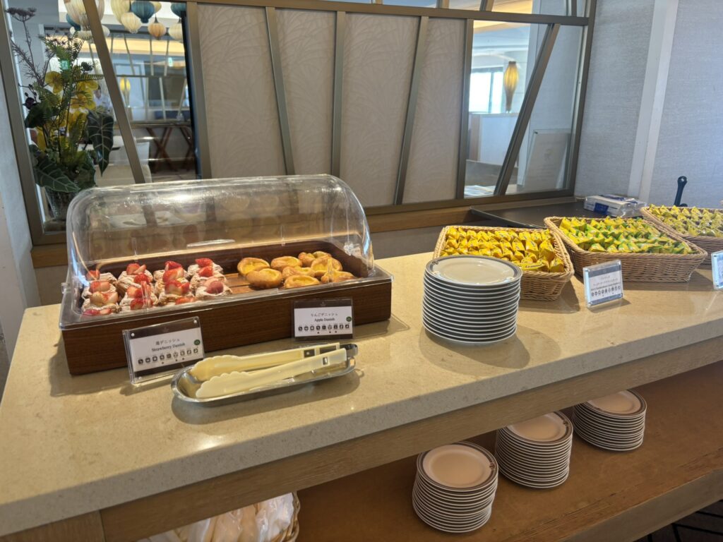 シェラトングランデトーキョーベイのクラブラウンジ。日中の軽食