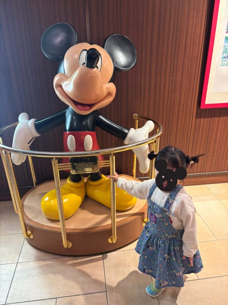 シェラトングランデトーキョーベイのディズニーファンタジーの前のミッキーとりこ