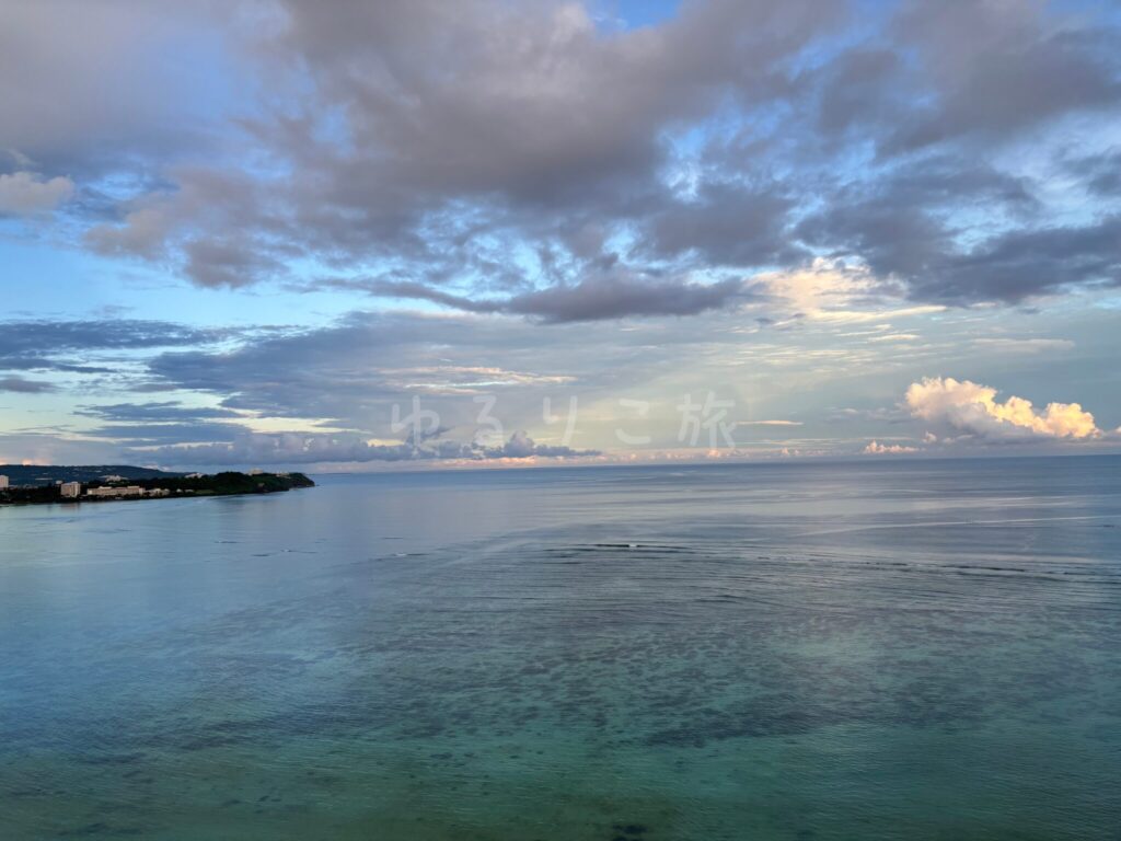 お部屋のバルコニーから見えるグアムの海
