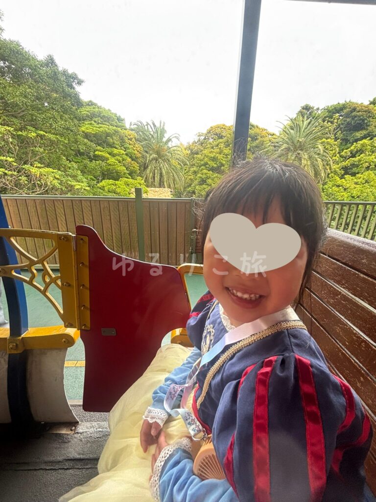 ウエスタンリバー鉄道に乗る娘