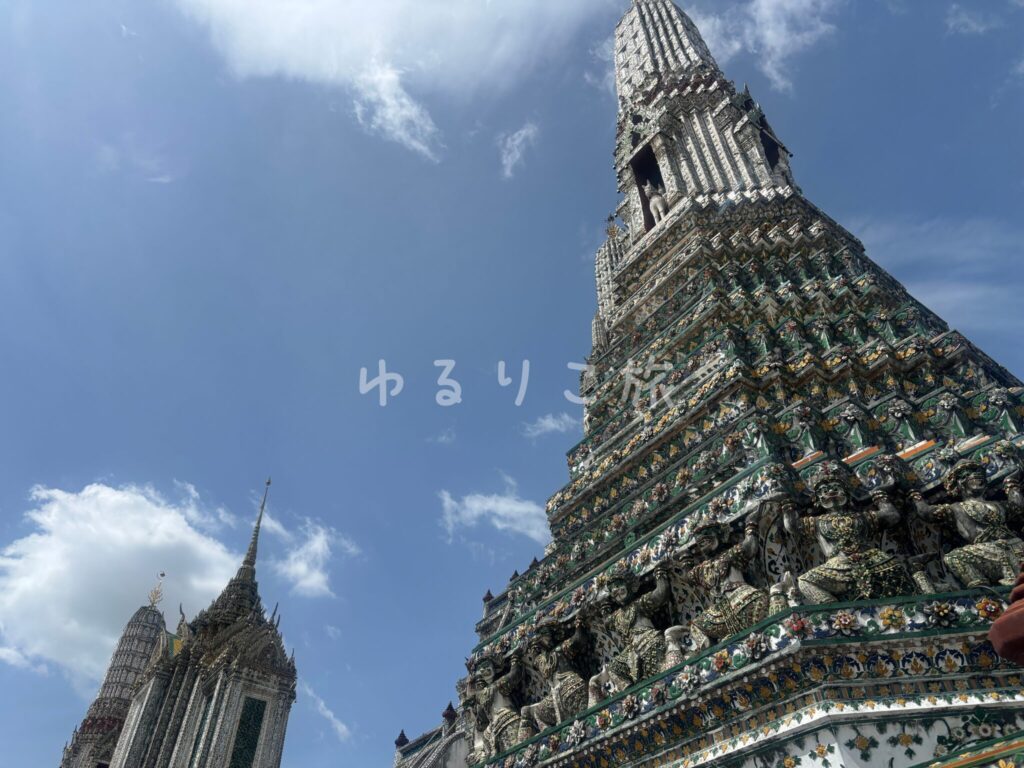 バンコクのワットアルンを下から見上げた景色