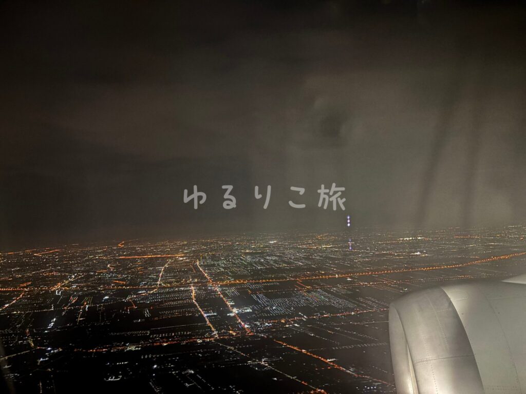 バンコク上空。飛行機の窓から見えた夜景