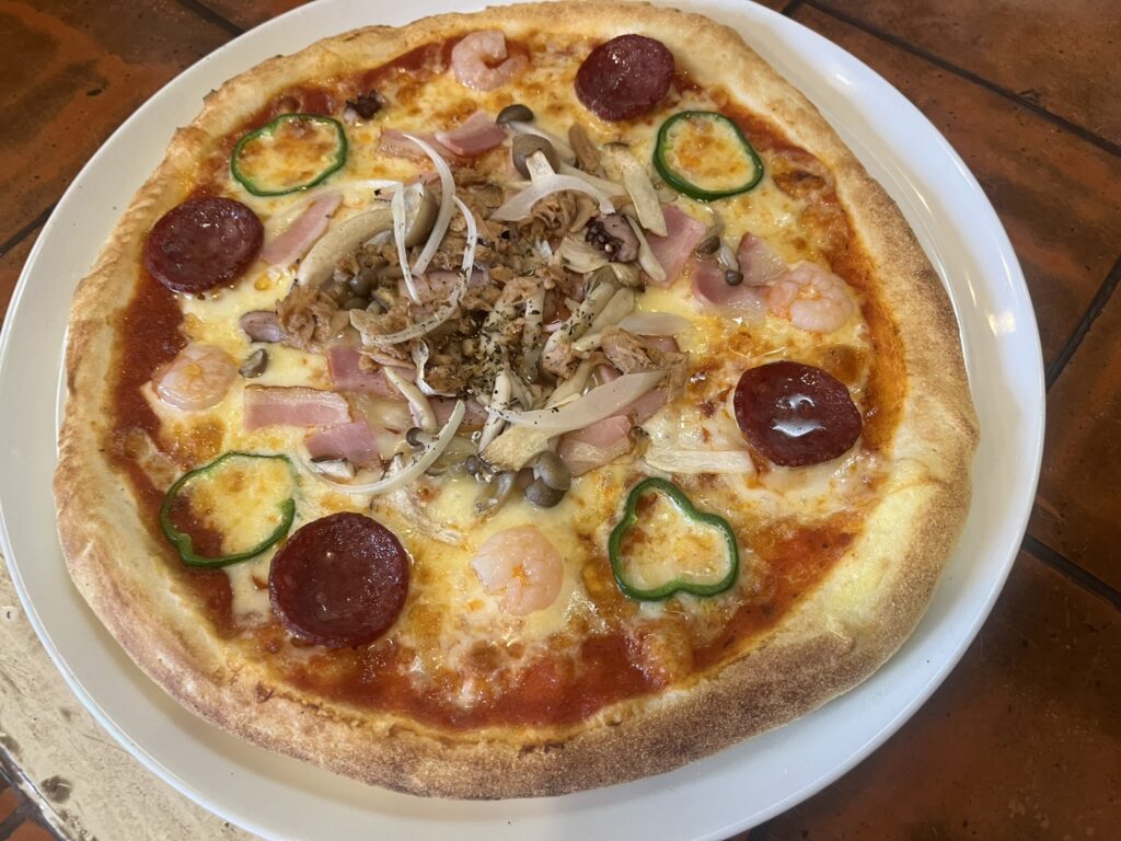 ボンジョルノ本店で注文したこの日のお得なピザ