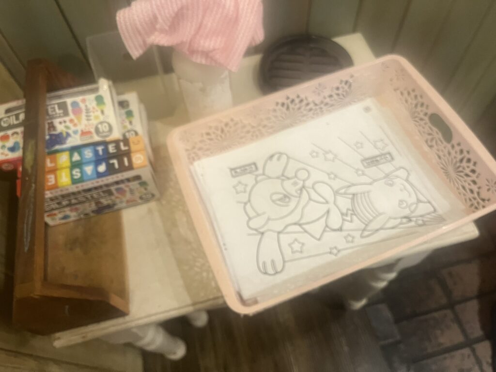 ボンジョルノ本店に用意されていた子ども用の塗り絵とクレヨン