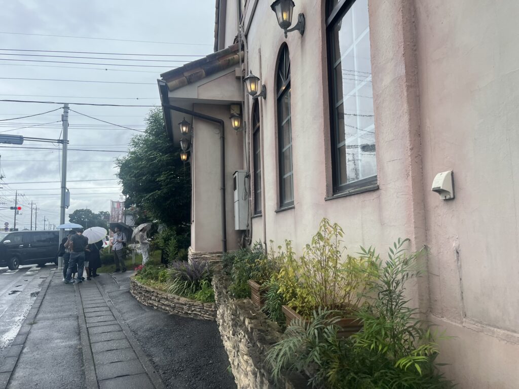 シルバーウィークのお昼に行列ができていたボンジョルノ本店
