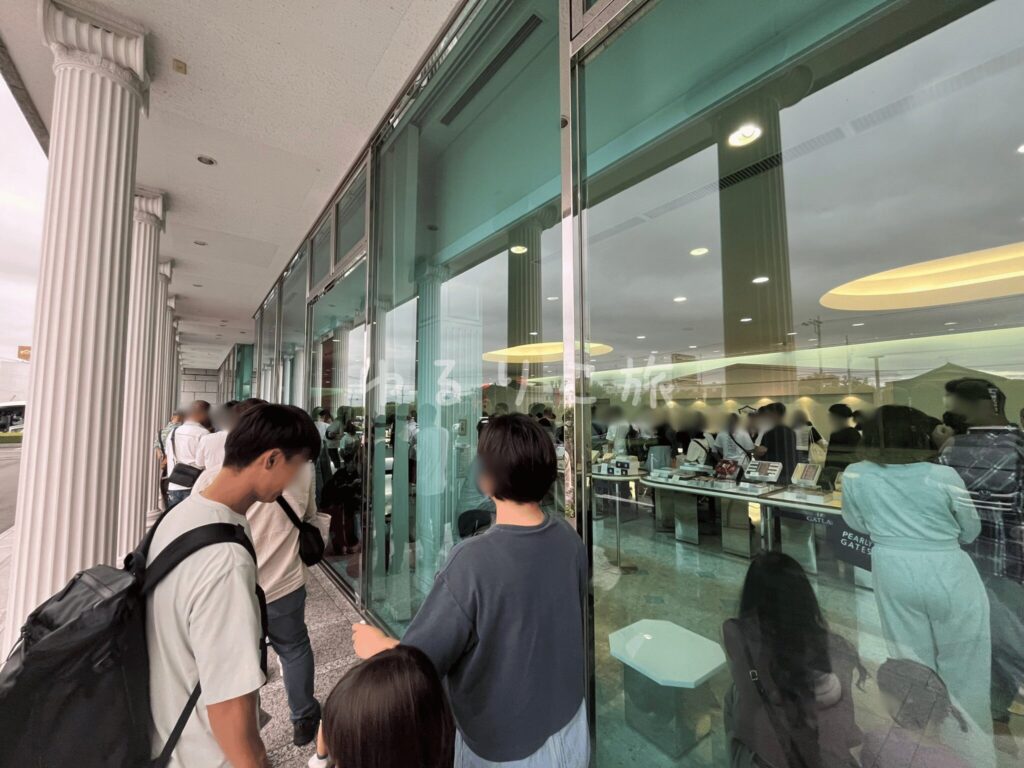 ガトーフェスタ ハラダ本社工場の売店に並ぶ行列