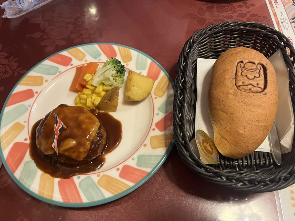 GGC高崎本店のおこさまチーズハンバーグとぐんまちゃんのパン